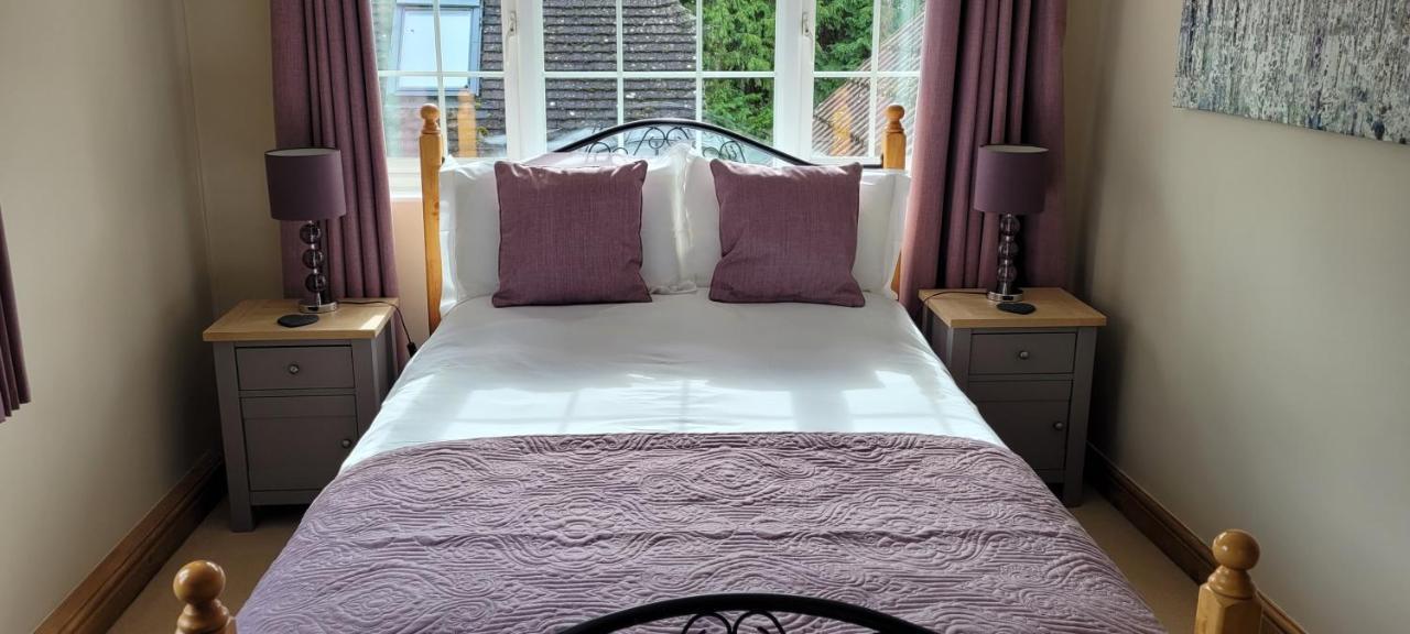 Ha'Penny Acre Bed and Breakfast Sherfield English Eksteriør billede