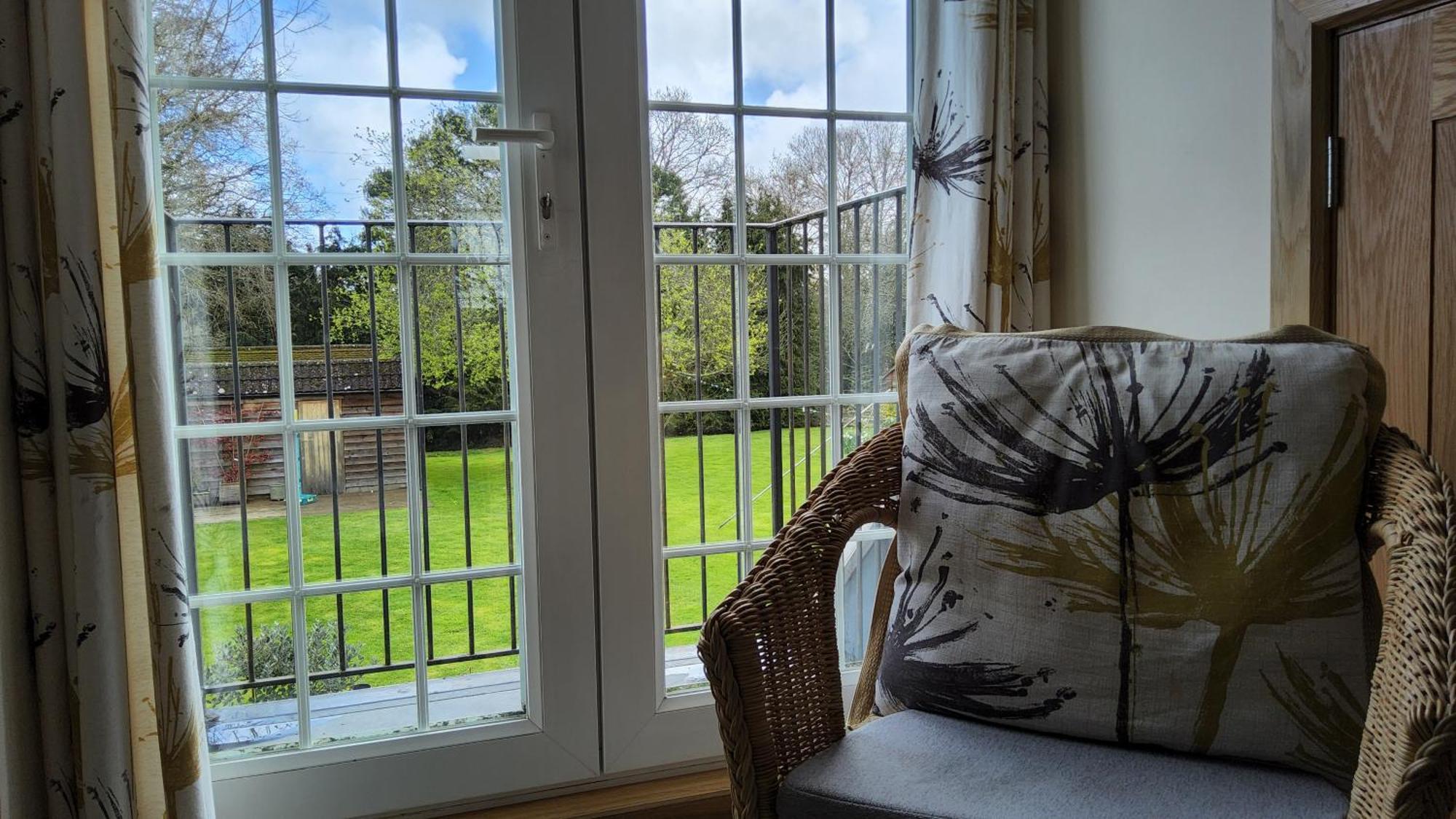 Ha'Penny Acre Bed and Breakfast Sherfield English Eksteriør billede