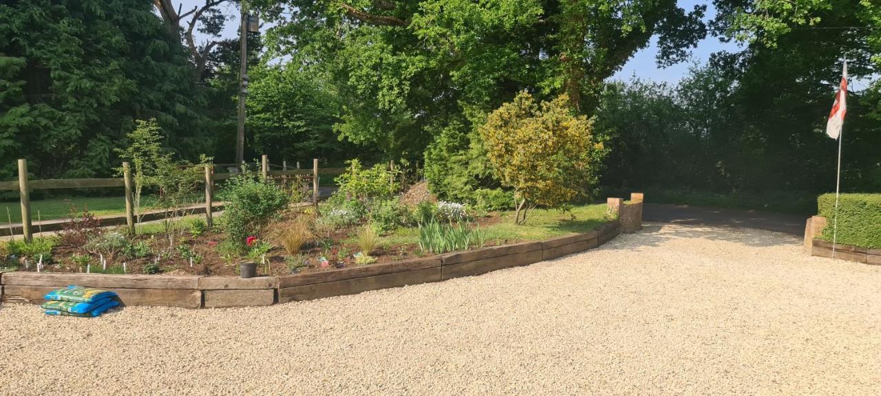 Ha'Penny Acre Bed and Breakfast Sherfield English Eksteriør billede