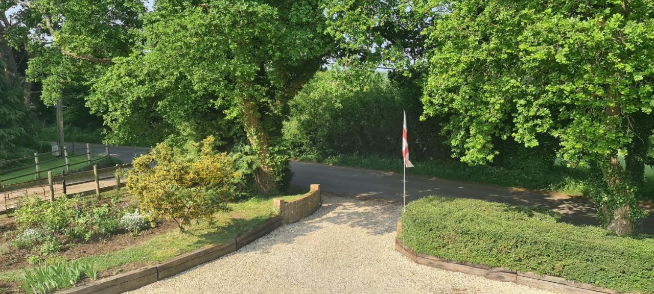 Ha'Penny Acre Bed and Breakfast Sherfield English Eksteriør billede