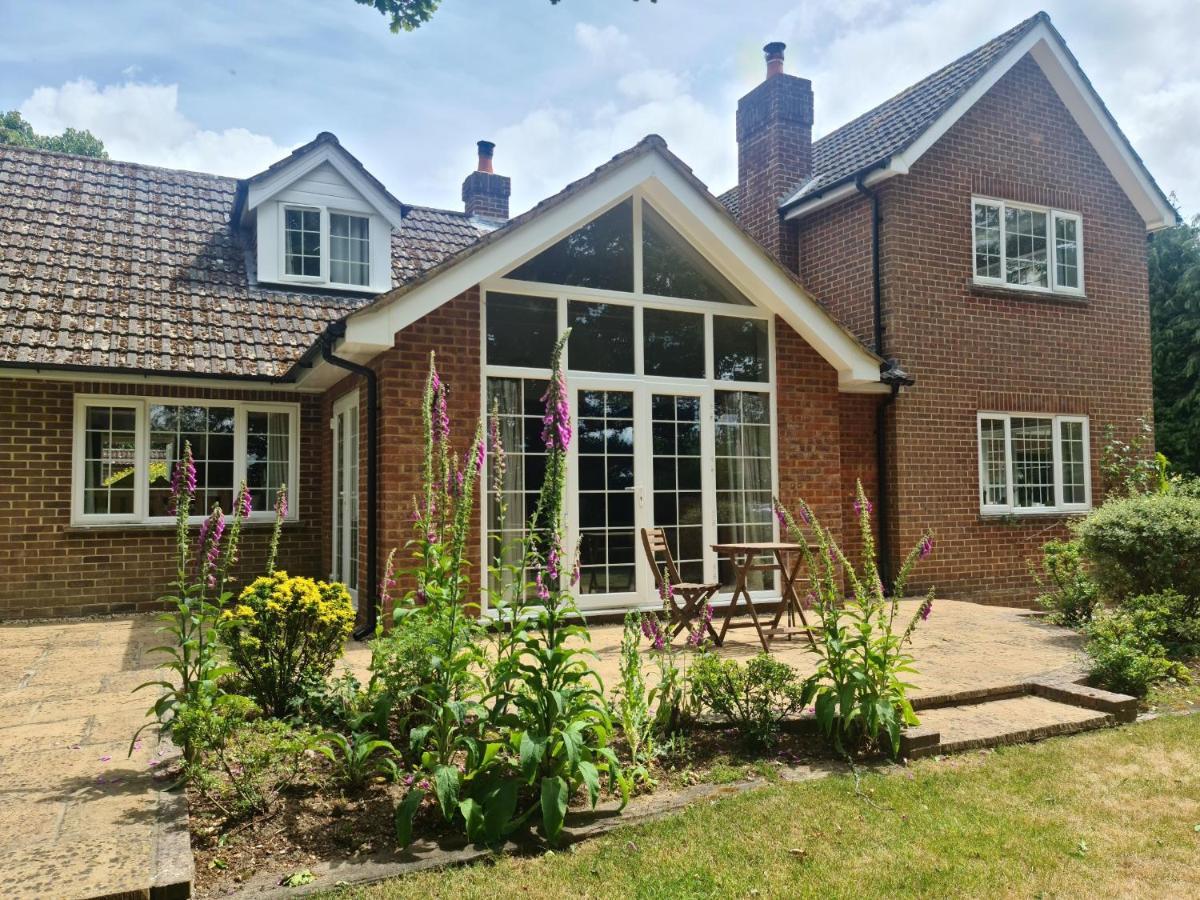 Ha'Penny Acre Bed and Breakfast Sherfield English Eksteriør billede